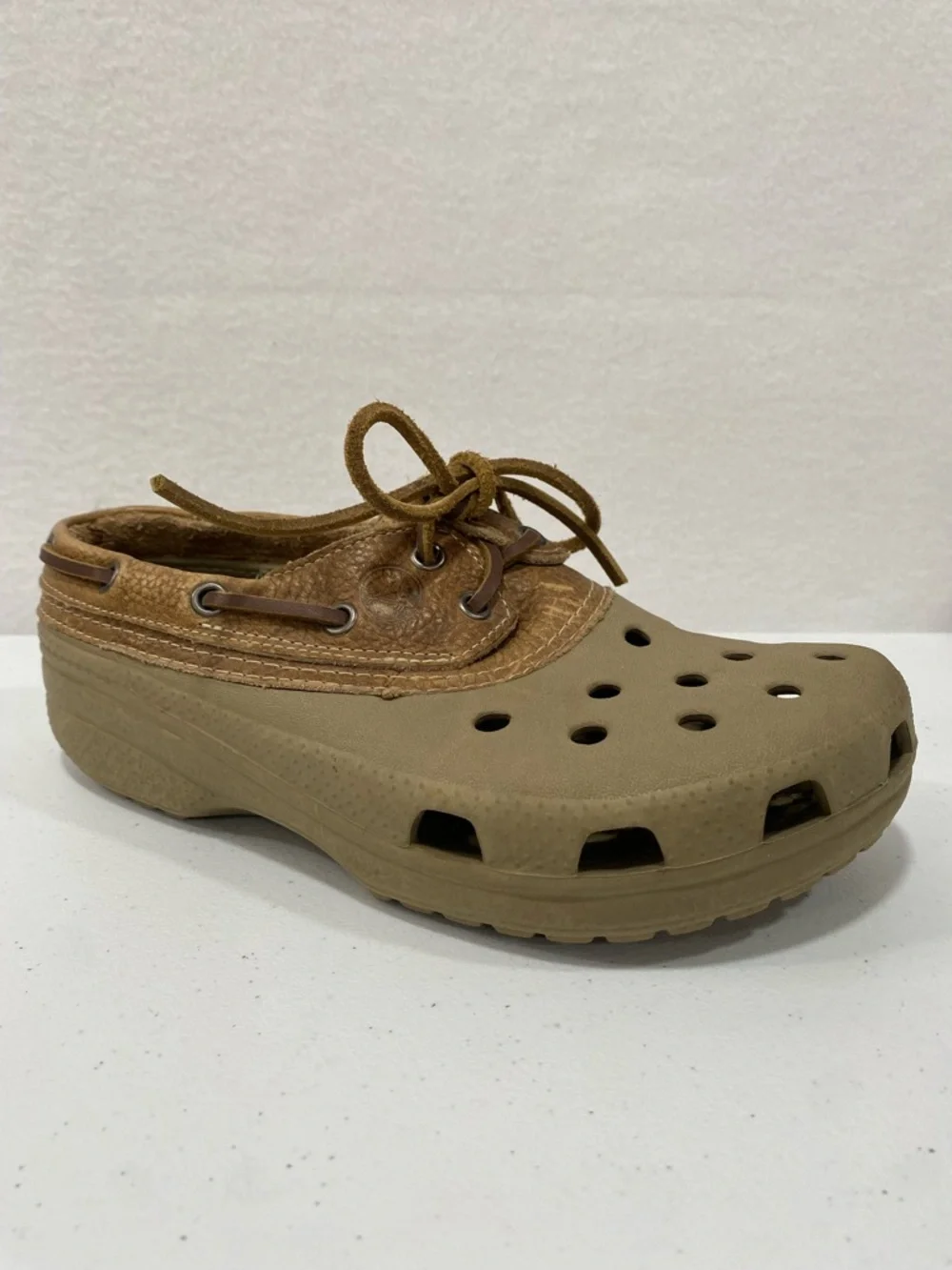 Crocs Islander Pitcrew Boat Shoe Clogs M6/W8 Unisex Leather Trim Brown Tan